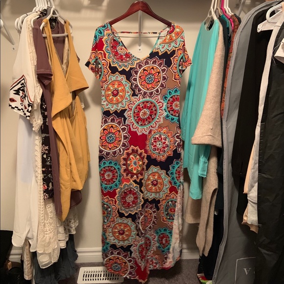 ** SOLD** 2 for $15! Vibrant Maxi Dress - Picture 1 of 2